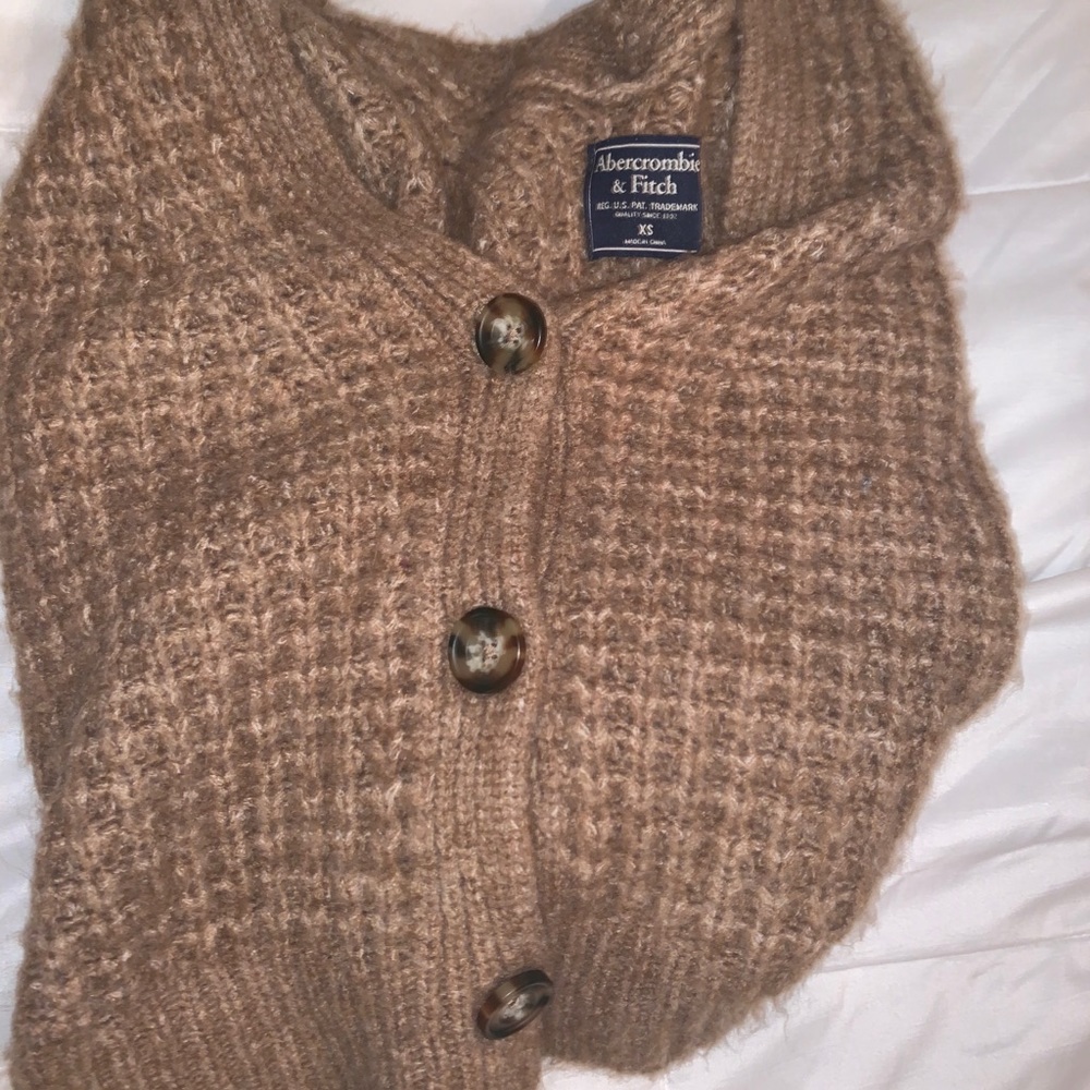 ABERCROMBIE AND FITCH CARDIGAN